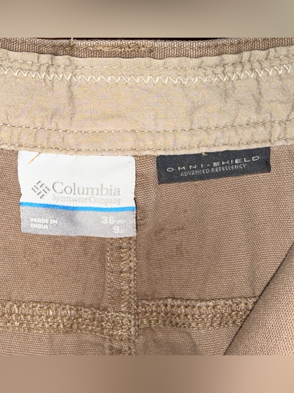 Columbia Men's Tan Flat-Front Outdoor Shorts with tech pockets - 36x9- GC - Picture 2 of 13